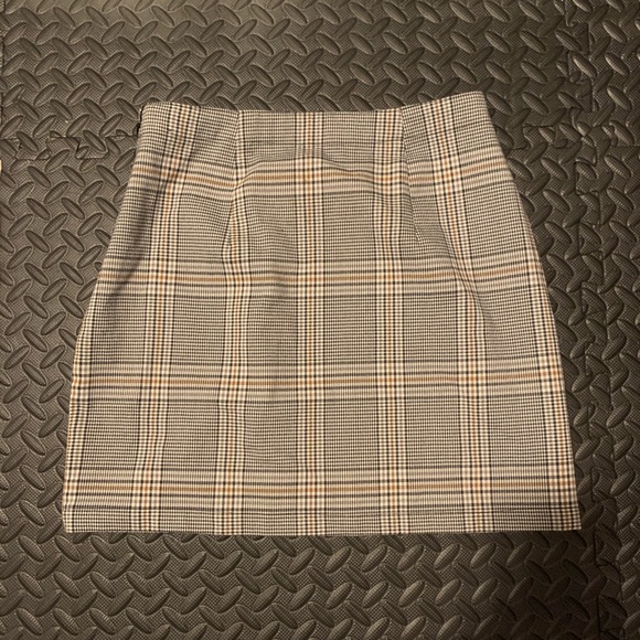 Abercrombie Mini Skirt - Picture 3 of 3